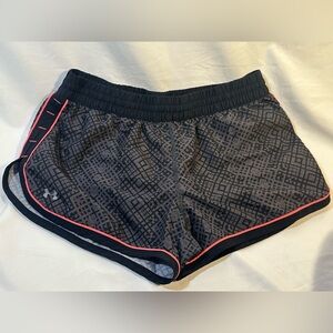 Under Armour SIZE SMALL women’s semi-fitted shorts.